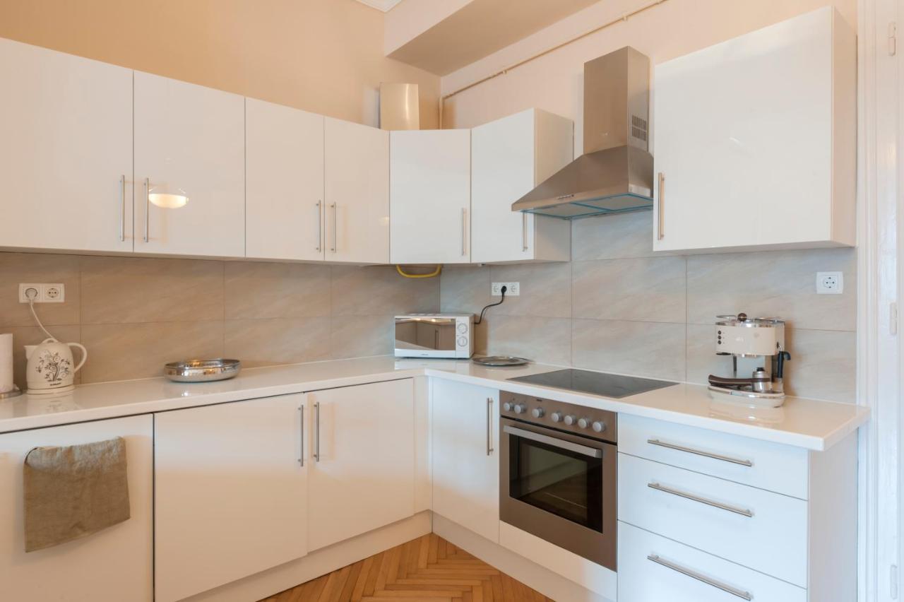 Opera & Basilica 2 Bedrooms With Balcony Budapest Luaran gambar