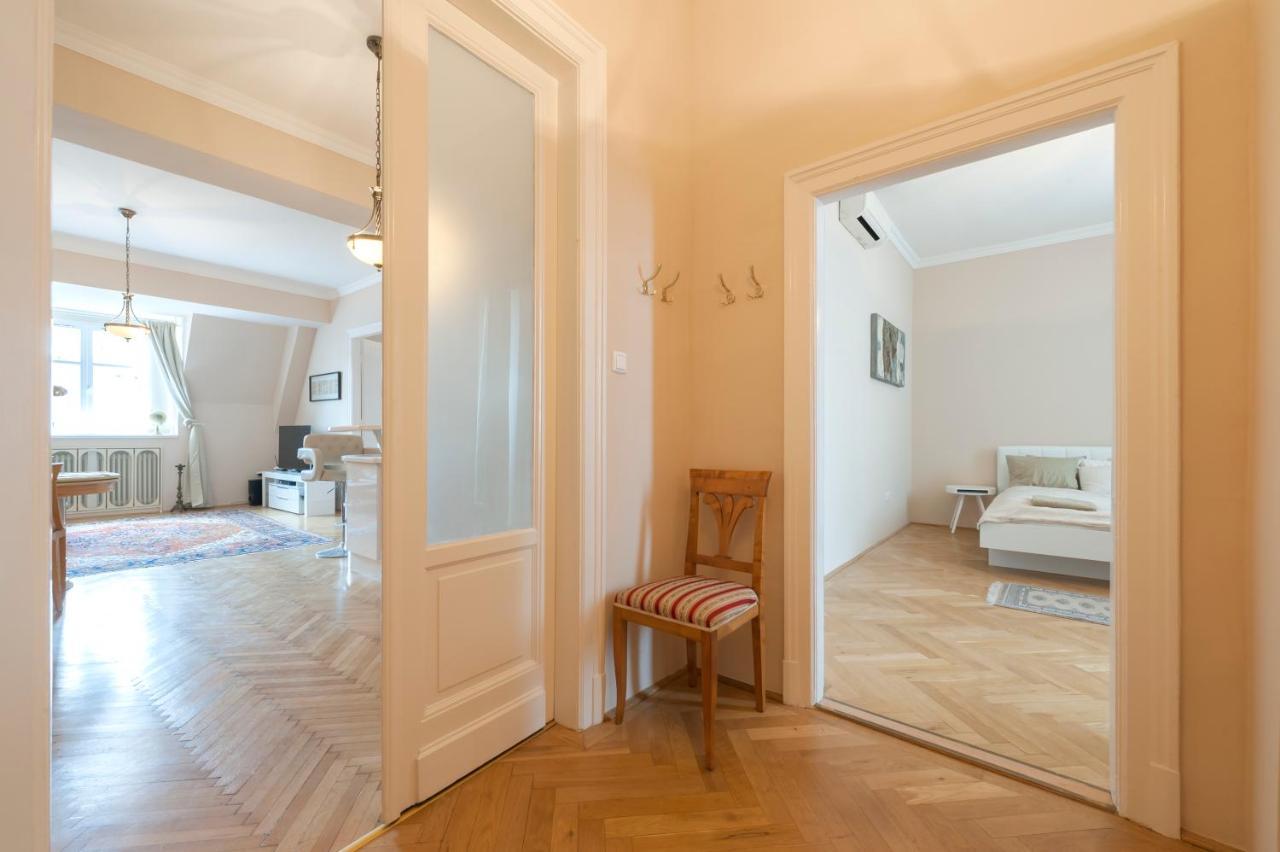 Opera & Basilica 2 Bedrooms With Balcony Budapest Luaran gambar