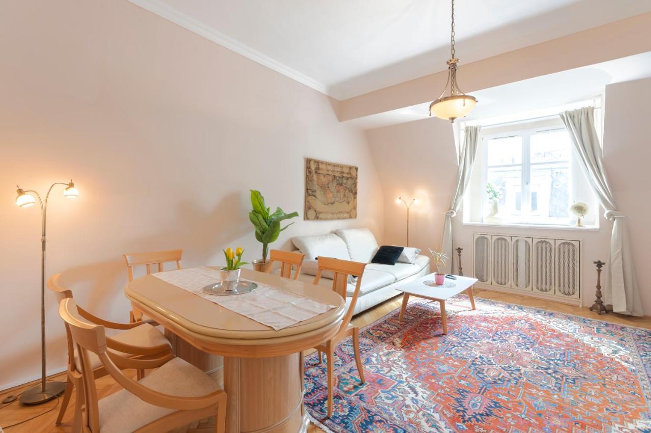 Opera & Basilica 2 Bedrooms With Balcony Budapest Luaran gambar